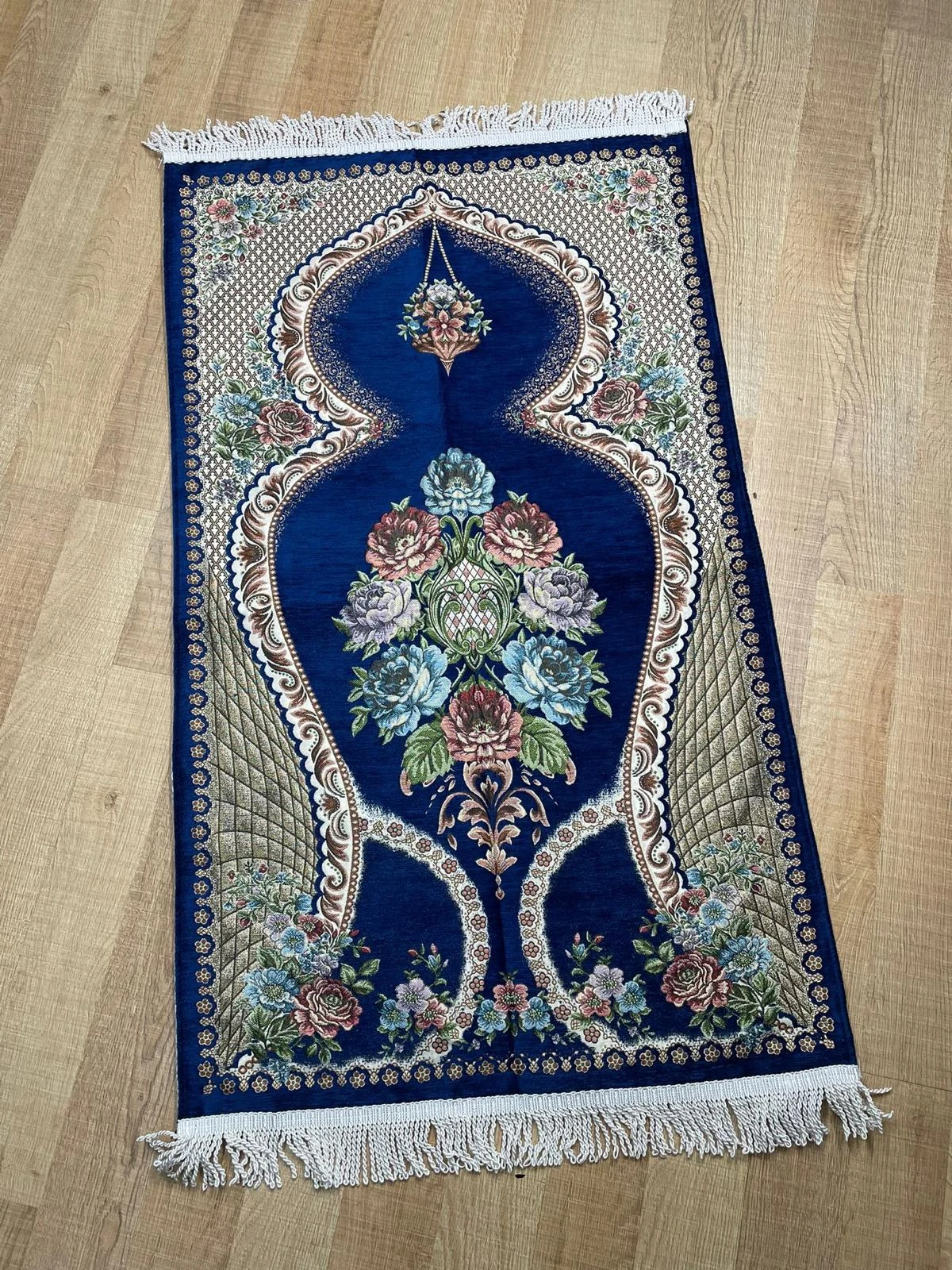GÜL DESENLİ ASTARLI İPEK SECCADE 3