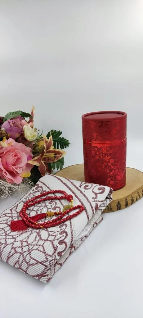 GÜL DESENLİ SECCADELİ SİLİNDİR KUTULU SET 4